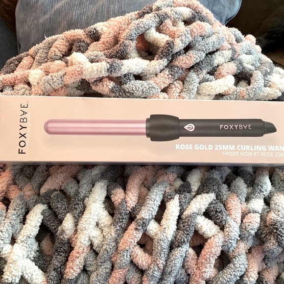 FoxyBae Other - FoxyBae Rose Gold 25mm Curling Wand